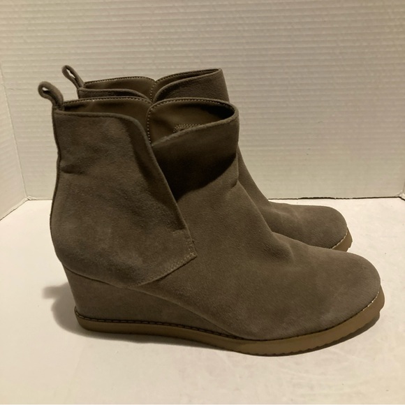 Blondo Karla Tan Suede Wedge Ankle Booties Waterproof Size 9.5 M - Picture 3 of 10